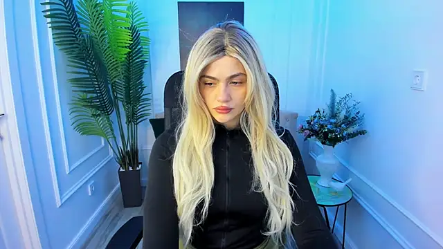 LeslieMineg online show from October 10, 2025, 7:46 pm