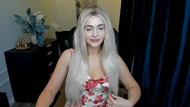 LeslieMineg online show from November 6, 2025, 7:48 pm