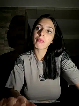 Laraa201 online show from October 16, 2025, 9:16 pm