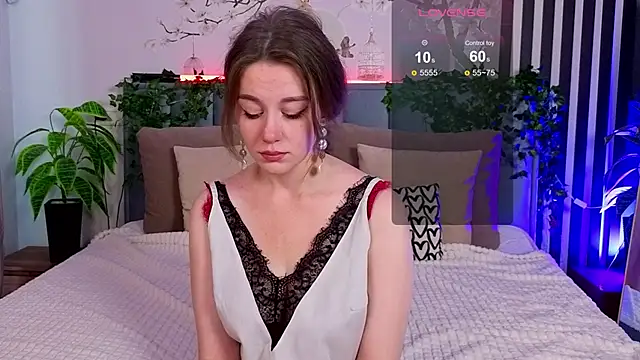 Snapshot of SkyHelen chatting on October 6, 2025, 5:27 am SkyHelen online show from October 6, 2025, 5:27 am