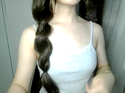 Snapshot of Annabelle-e chatting on May 19, 2026, 5:19 pm Annabelle-e online show from May 19, 2026, 5:19 pm