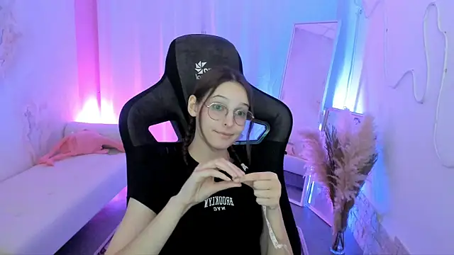 JenniferKiim online show from January 5, 2026, 5:27 pm