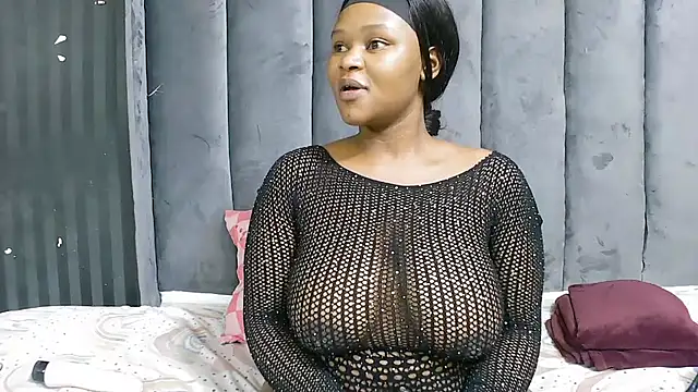 SexyBaddieXXX online show from October 20, 2025, 12:05 pm