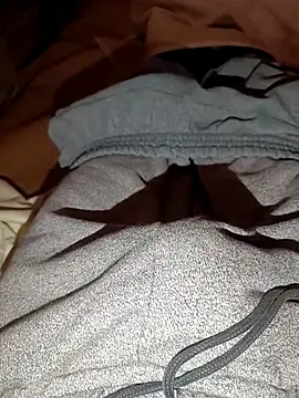 Snapshot of EMERKITHO_20_R chatting on September 10, 2025, 2:39 pm EMERKITHO 20 R online show from September 10, 2025, 2:39 pm