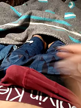 Snapshot of EMERKITHO_20_R chatting on October 27, 2025, 1:37 pm EMERKITHO 20 R online show from October 27, 2025, 1:37 pm