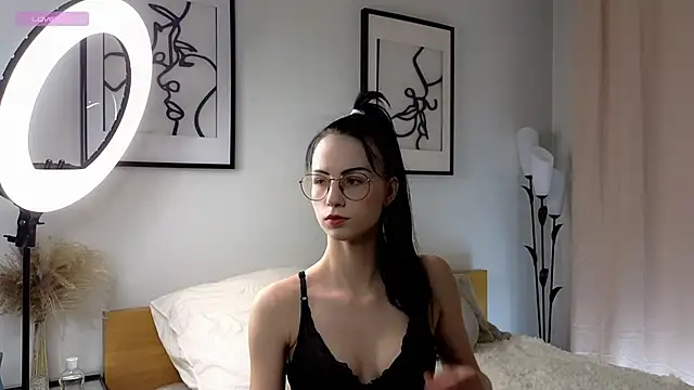 ArlineJanik online show from November 5, 2025, 11:32 am