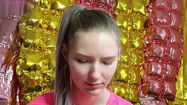  kikiclark   online show from April 19, 2026, 1:21 pm