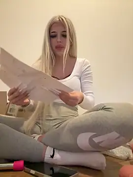 Snapshot of Steffi_Snowbunny chatting on September 16, 2025, 2:18 pm Steffi Snowbunny online show from September 16, 2025, 2:18 pm