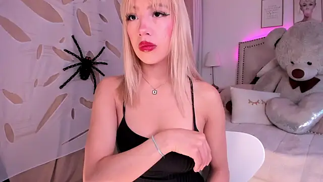 Mayajhons online show from October 31, 2025, 11:11 am