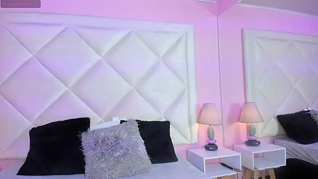 Miaa Smithh   online show from March 31, 2026, 11:32 am