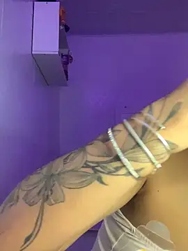 luluzinhax online show from November 6, 2025, 2:12 am