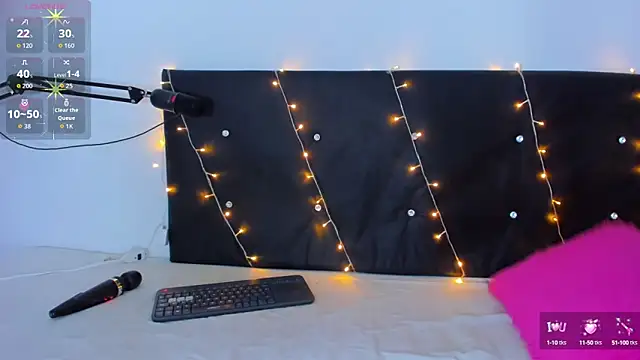 Danaa moore  online show from October 10, 2025, 4:11 am