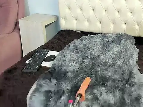 Sally Moonn online show from October 27, 2025, 7:40 pm