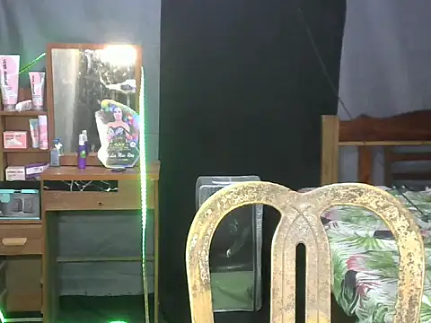 miss ele online show from October 15, 2025, 11:49 pm