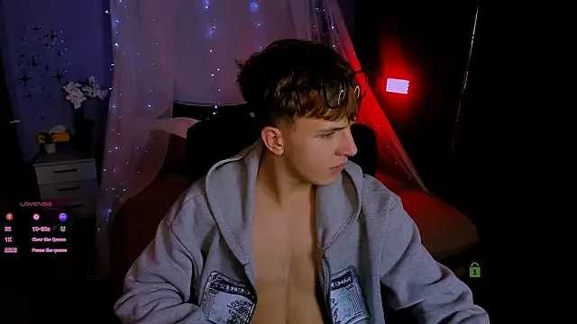 travis wolf  online show from November 5, 2025, 7:58 pm