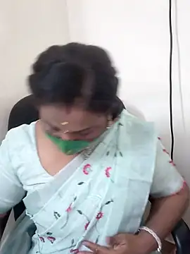 Snapshot of Tamil_Kavitha10 chatting on October 5, 2025, 1:09 pm Tamil Kavitha10 online show from October 5, 2025, 1:09 pm