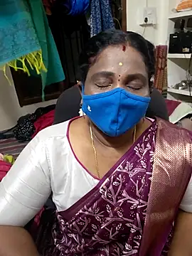 Snapshot of Tamil_Kavitha10 chatting on November 6, 2025, 4:52 pm Tamil Kavitha10 online show from November 6, 2025, 4:52 pm