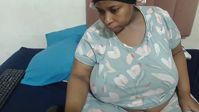 Snapshot of Chubby_Queenx255 chatting on November 8, 2025, 8:40 pm Chubby Queenx255 online show from November 8, 2025, 8:40 pm