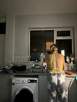 Snapshot of CheekyChelseaX chatting on October 31, 2025, 7:59 pm CheekyChelseaX online show from October 31, 2025, 7:59 pm