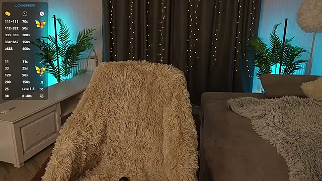 ValenciiaQ online show from October 8, 2025, 7:11 pm