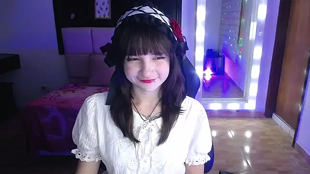  Charlotte Collins  online show from November 28, 2025, 2:42 pm