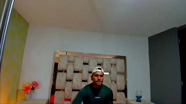 Snapshot of AngelAndChris chatting on September 12, 2025, 12:38 pm AngelAndChris online show from September 12, 2025, 12:38 pm