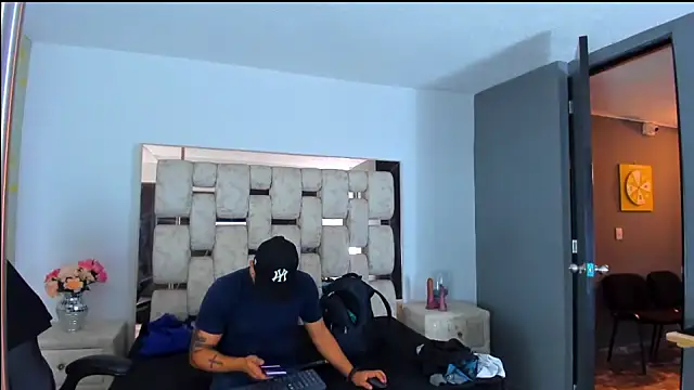 Snapshot of AngelAndChris chatting on September 18, 2025, 12:07 pm AngelAndChris online show from September 18, 2025, 12:07 pm