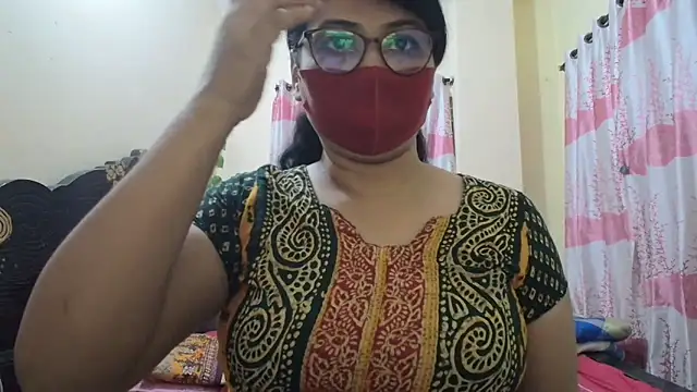 Elena cruz5 online show from March 11, 2026, 5:52 pm