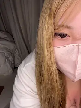 Snapshot of Chua-chan chatting on October 21, 2025, 7:36 pm Chua-chan online show from October 21, 2025, 7:36 pm