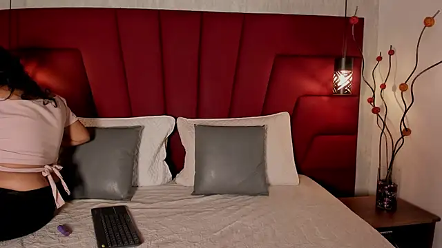 Snapshot of Miranda_Laurent chatting on September 10, 2025, 7:25 pm Miranda Laurent online show from September 10, 2025, 7:25 pm