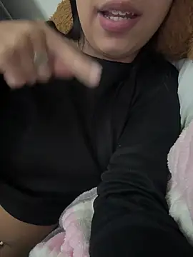 lulizoee online show from June 18, 2026, 6:23 pm