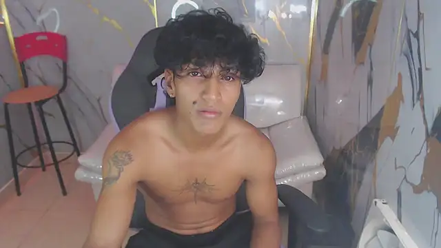 bull cam online show from October 26, 2025, 4:24 pm