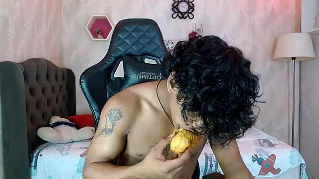 bull cam online show from October 30, 2025, 5:02 pm