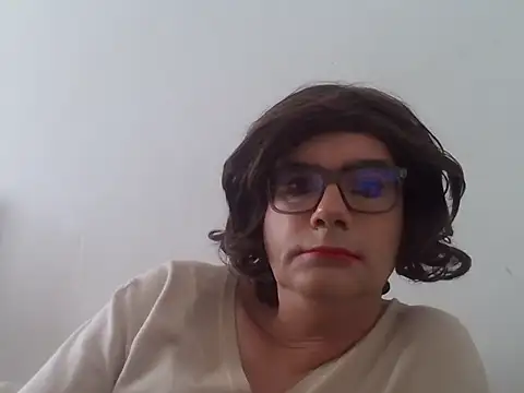 Snapshot of Nady79xxx chatting on December 17, 2025, 10:54 am Nady79xxx online show from December 17, 2025, 10:54 am