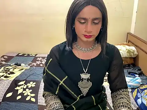 LuvLayla online show from December 19, 2025, 6:37 pm