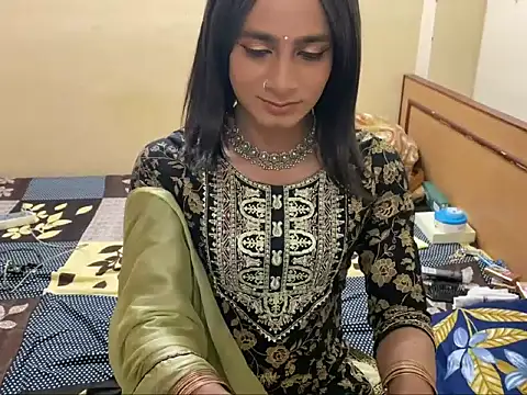 Snapshot of LuvLayla chatting on February 11, 2026, 4:45 pm LuvLayla online show from February 11, 2026, 4:45 pm