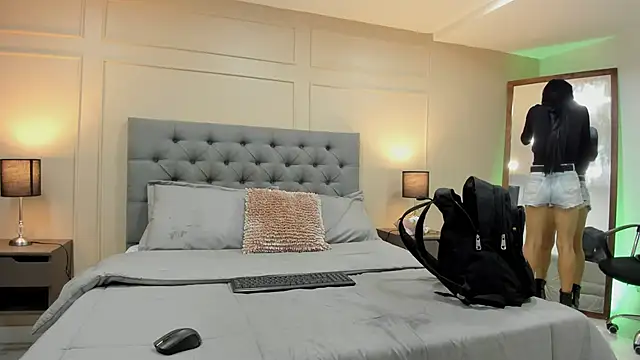 ALICESANDOVAL online show from September 29, 2025, 11:26 am