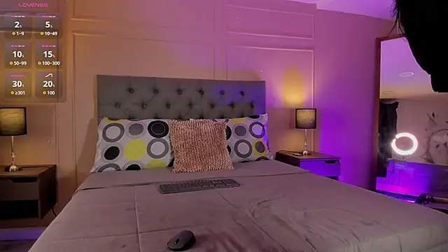 ALICESANDOVAL online show from November 26, 2025, 11:33 am