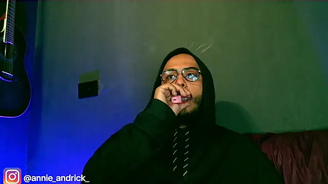 Snapshot of _leda_swan_ chatting on October 10, 2025, 1:21 pm leda swan online show from October 10, 2025, 1:21 pm