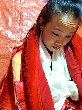 liu-liusexy online show from December 1, 2025, 3:28 pm