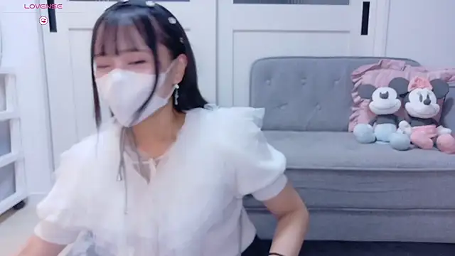 Snapshot of YURi_luv chatting on October 4, 2025, 11:30 am YURi luv online show from October 4, 2025, 11:30 am