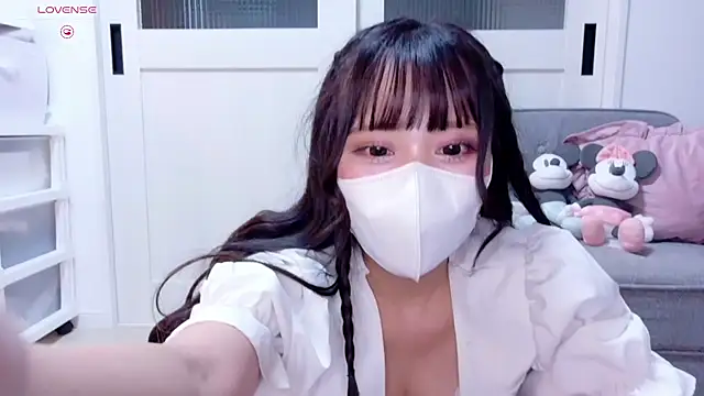 Snapshot of YURi_luv chatting on October 5, 2025, 12:03 pm YURi luv online show from October 5, 2025, 12:03 pm