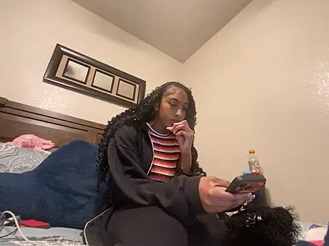 Brooke012 online show from April 8, 2026, 10:43 pm