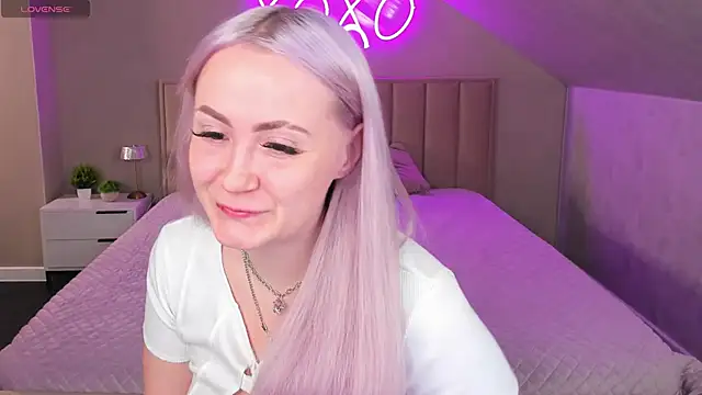 Snapshot of Joyce_Howard chatting on October 14, 2025, 9:21 am Joyce Howard online show from October 14, 2025, 9:21 am