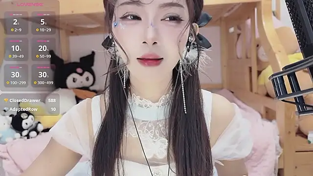 Sue101010 online show from October 27, 2025, 2:32 pm