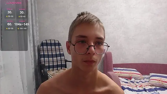 glasses cat online show from October 10, 2025, 3:22 pm