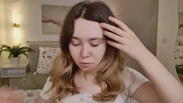 Snapshot of Lina_Glow chatting on February 15, 2026, 7:05 am Lina Glow online show from February 15, 2026, 7:05 am