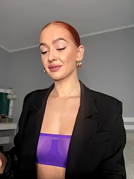 LittleFox    online show from October 6, 2025, 7:06 am