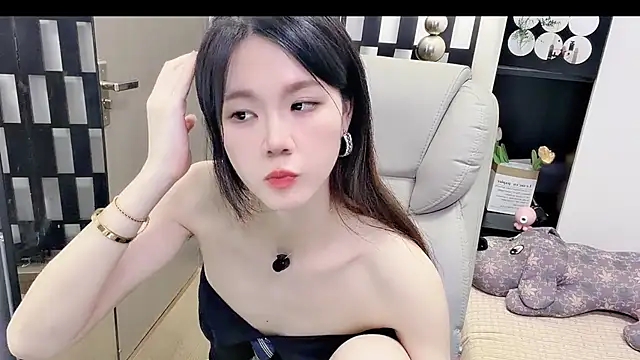 Yueyue-MM online show from July 13, 2026, 2:31 pm