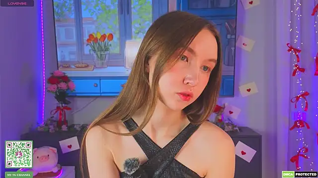 ElfredaTupy online show from April 1, 2026, 8:28 pm